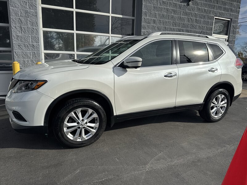 Used 2016 Nissan Rogue SV AWD/4WD image 1