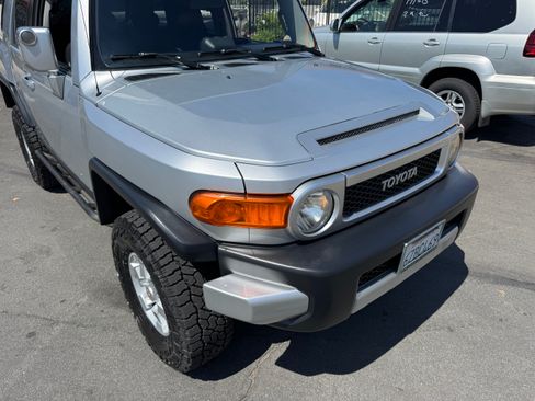 Used 2007 Toyota FJ Cruiser image 13