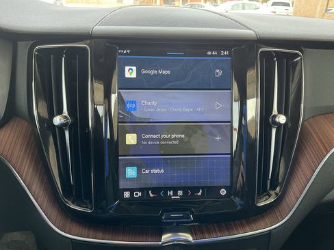 Used 2023 Volvo XC60 B5 Plus image 23