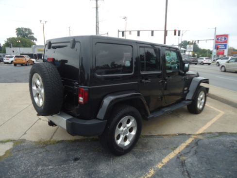 Used 2014 Jeep Wrangler 4WD Unlimited Sahara image 4