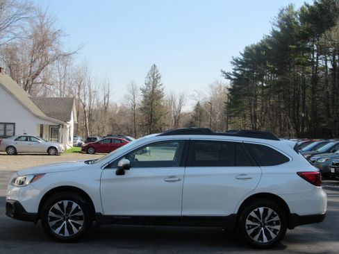 Used 2017 Subaru Outback 2.5i Limited image 3