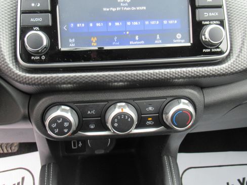 Used 2018 Nissan Kicks S image 12