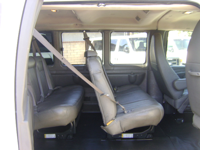 Used 2015 Chevrolet Express 3500 LS Extended Passenger RWD image 6