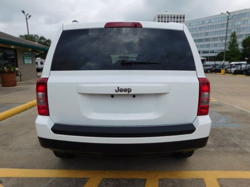 Used 2017 Jeep Patriot Sport image 7