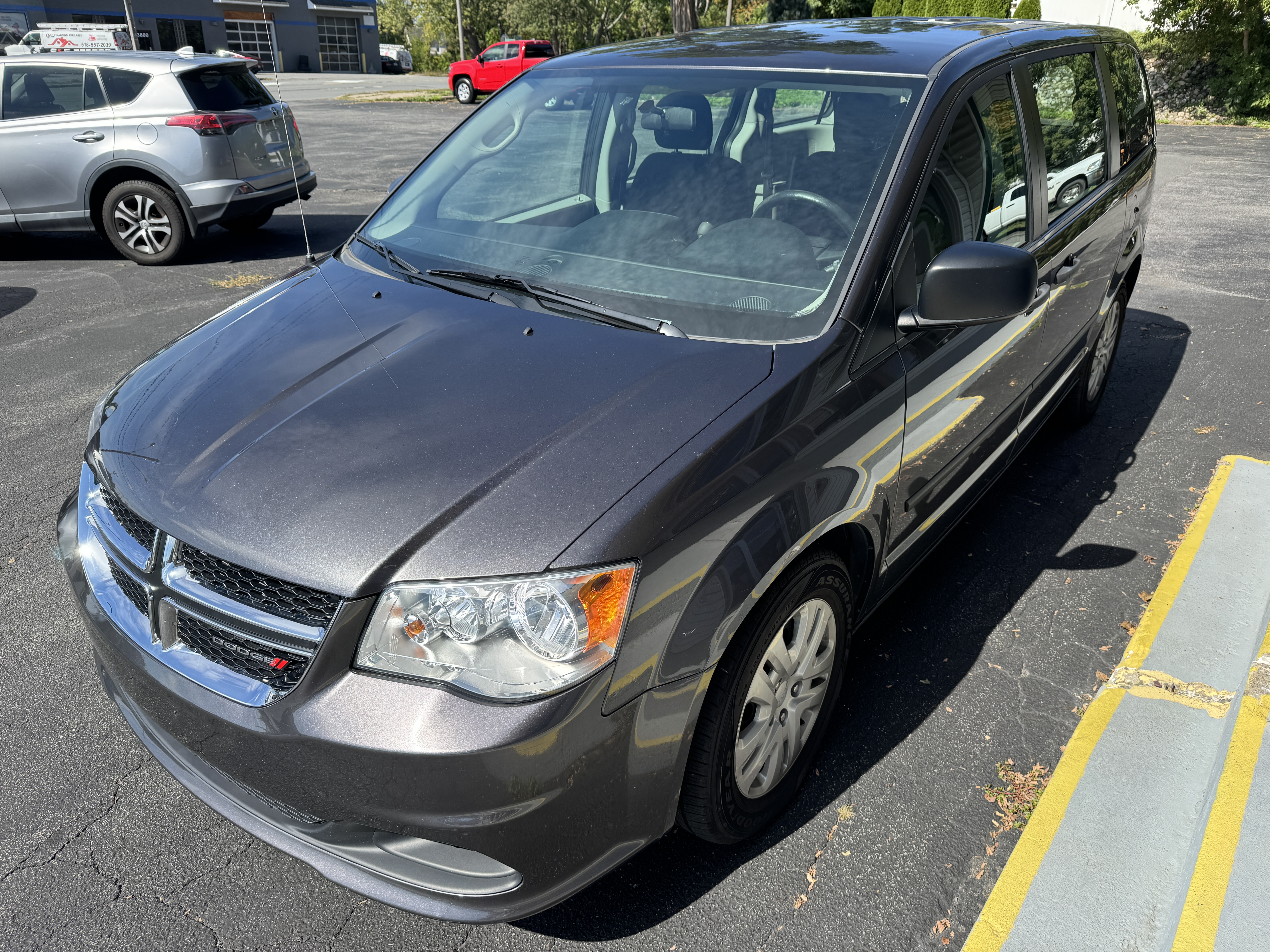 Used 2016 Dodge Grand Caravan American Value Package FWD image 3