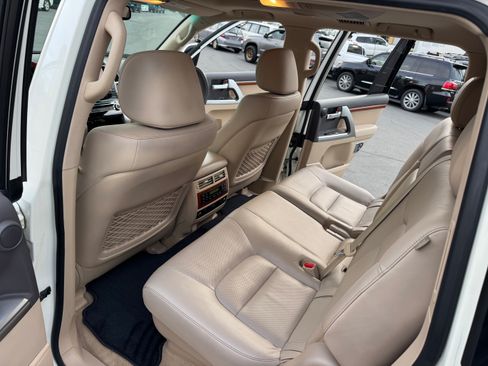 Used 2013 Toyota Land Cruiser image 25