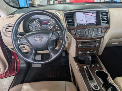 Used 2019 Nissan Pathfinder 4WD Platinum image 10