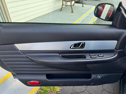 Used 2003 Ford Thunderbird image 8