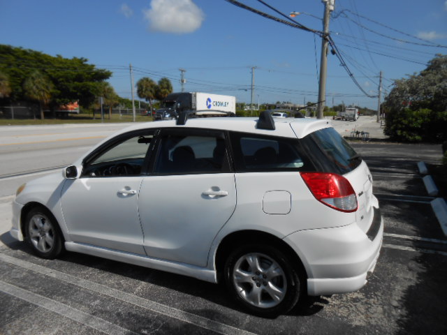 Used 2004 Toyota Matrix XR FWD image 3