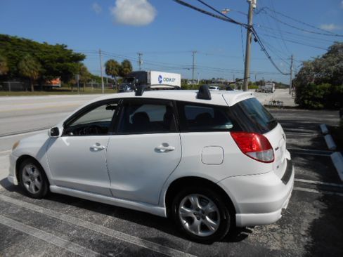 Used 2004 Toyota Matrix XR FWD image 3