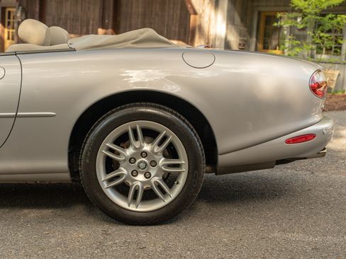 Used 2001 Jaguar XK8 Convertible RWD image 19