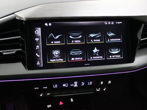 Used 2024 Audi Q4 e-tron Premium Plus image 21