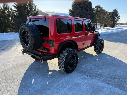 Used 2017 Jeep Wrangler Unlimited Sahara image 3