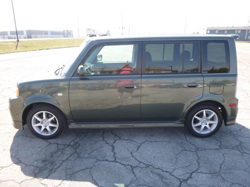 Used 2005 Scion xB image 1