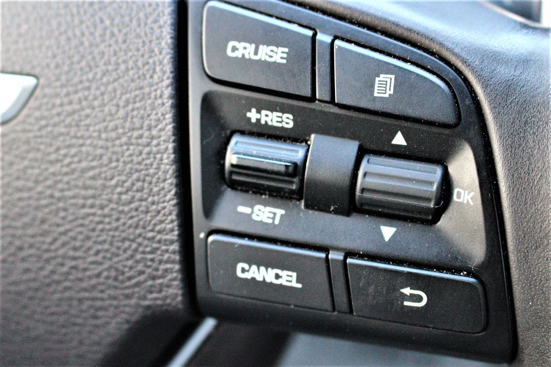 Used 2015 Hyundai Genesis 3.8 2 wheel drive image 25