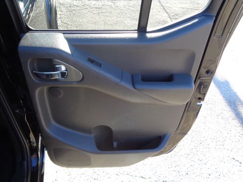 Used 2011 Nissan Frontier PRO-4X image 30