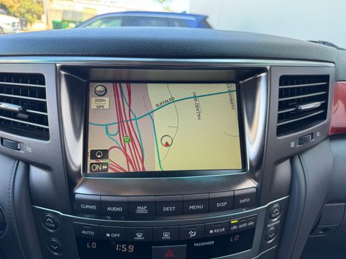 Used 2009 Lexus LX 570 image 28