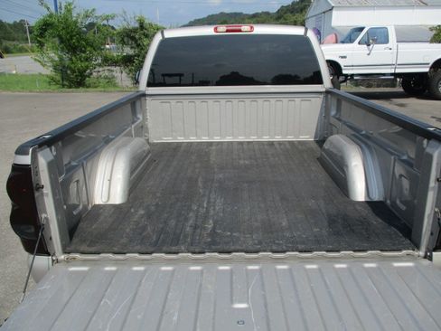 Used 2005 Chevrolet Silverado 1500 2WD Regular Cab image 9