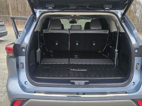 Used 2021 Toyota Highlander Limited image 15