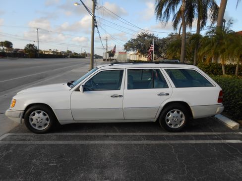Used 1994 Mercedes-Benz E 320 image 2