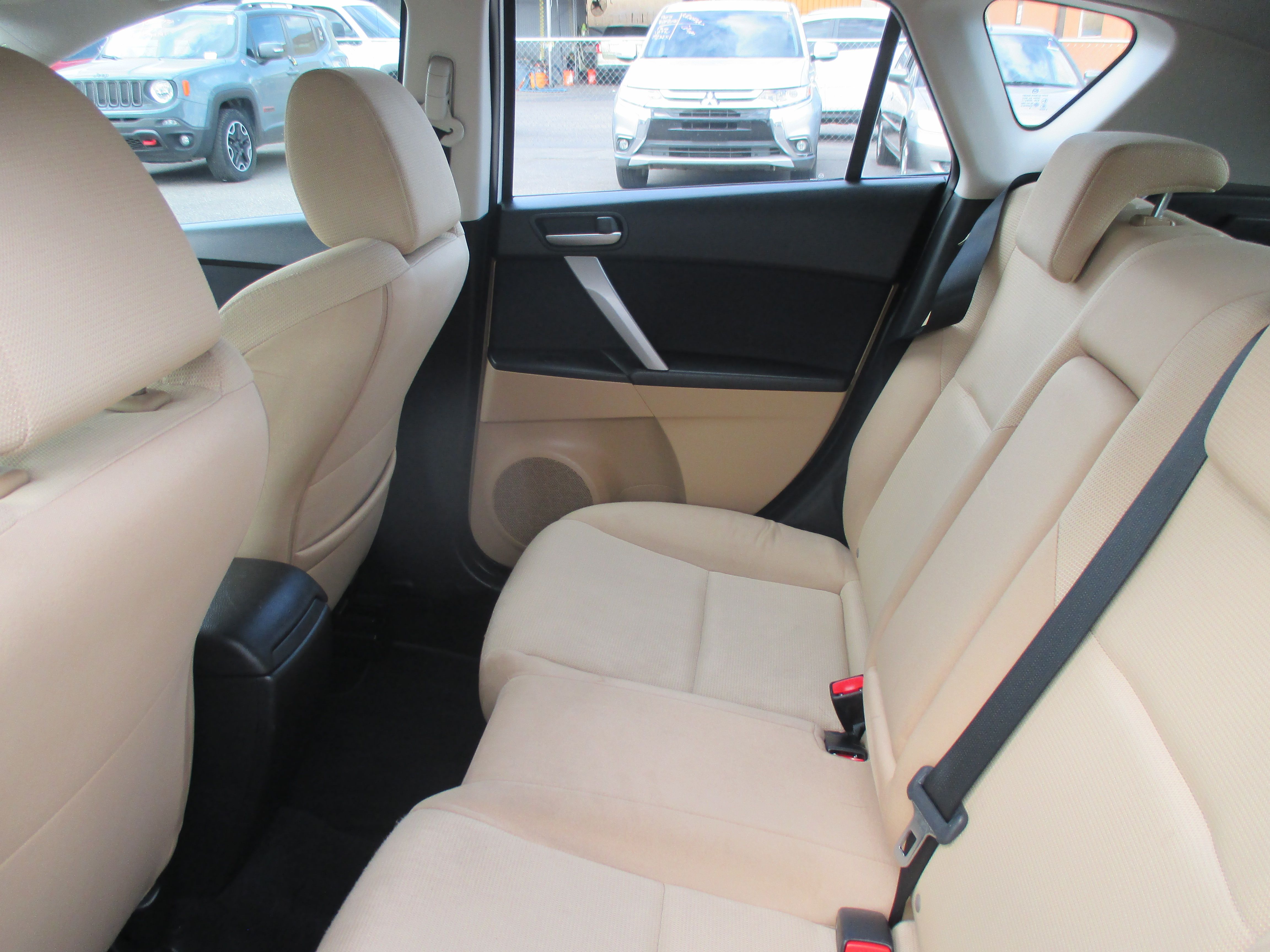 Used 2010 MAZDA MAZDA3 s Hatchback FWD image 8