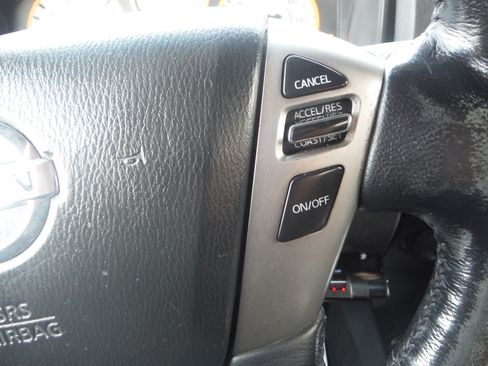 Used 2013 Nissan Titan SL image 19
