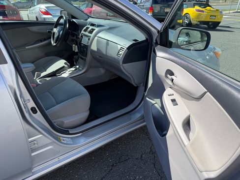 Used 2013 Toyota Corolla LE image 15