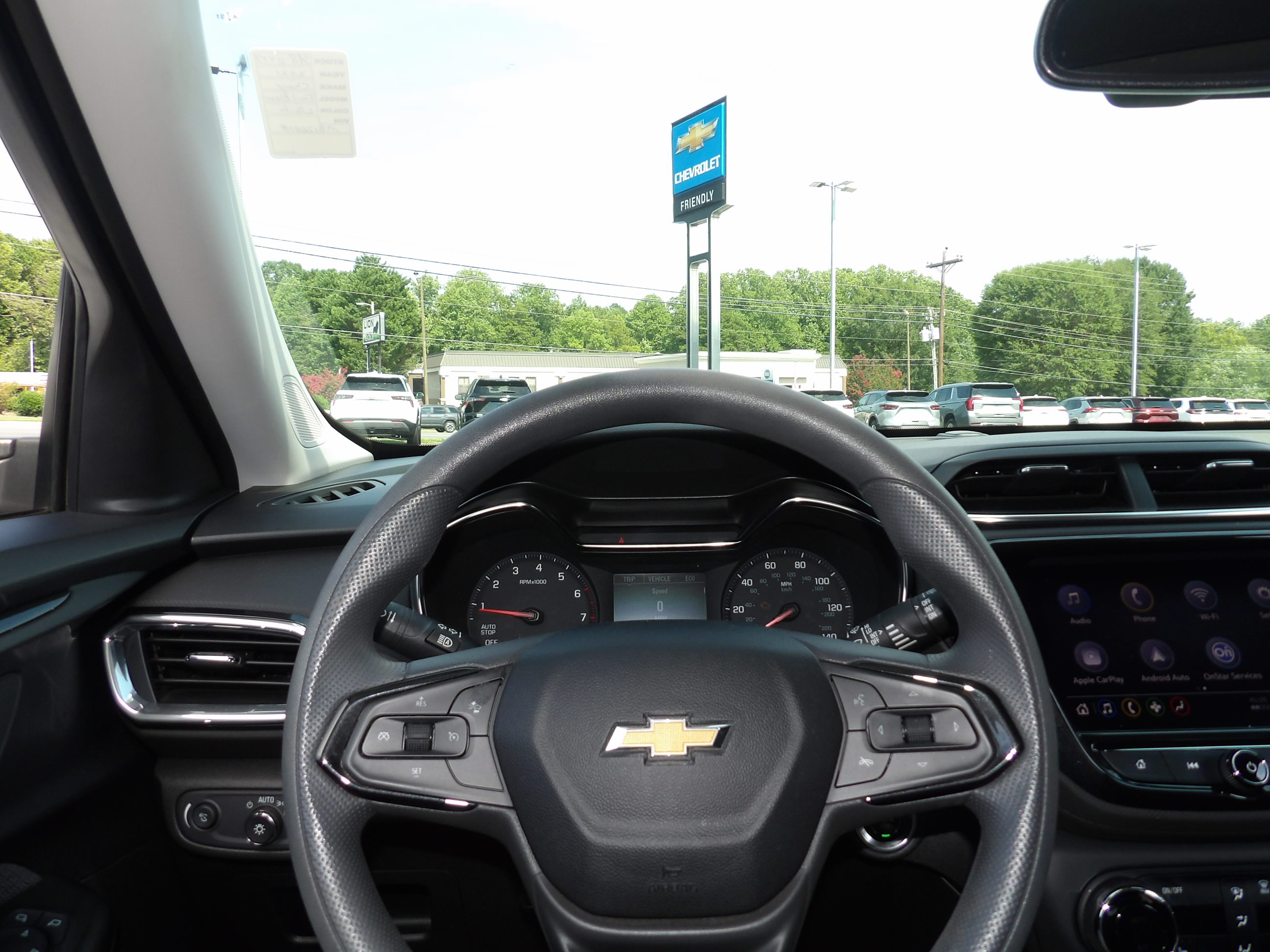 Used 2021 Chevrolet TrailBlazer FWD LT image 2