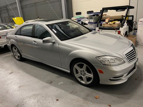 Used 2011 Mercedes-Benz S 550 4MATIC image 3
