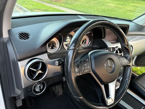 Used 2015 Mercedes-Benz GLK 350 image 11