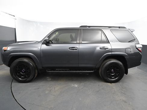 Used 2018 Toyota 4Runner SR5 image 2