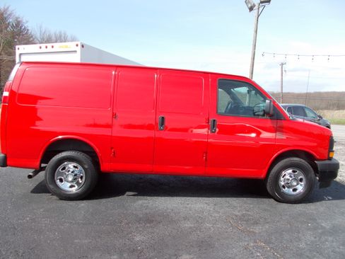 Used 2017 Chevrolet Express 2500 LS image 4