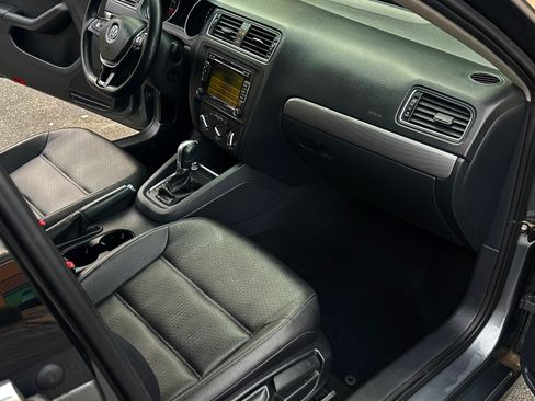 Used 2015 Volkswagen Jetta SE image 12