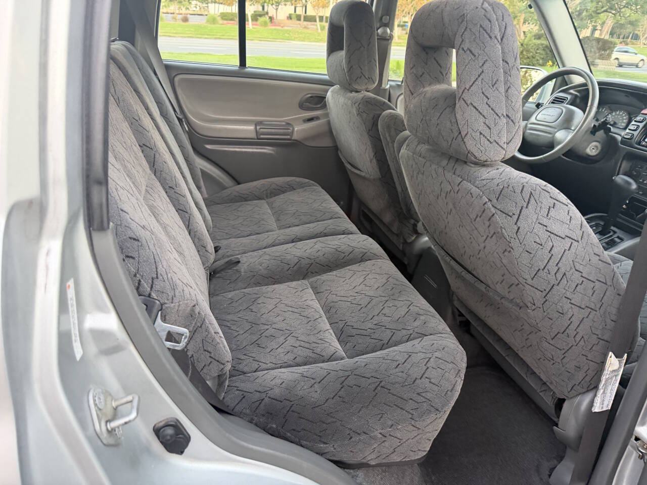 Used 2004 Chevrolet Tracker 4WD LT image 32