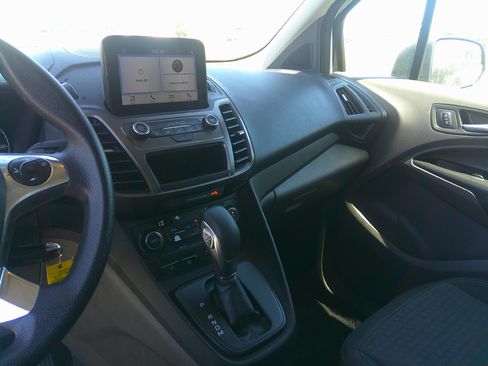 Used 2019 Ford Transit Connect XLT image 10