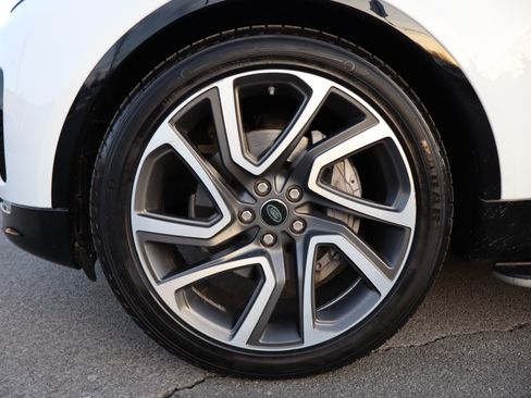 Used 2018 Land Rover Discovery HSE Luxury image 43