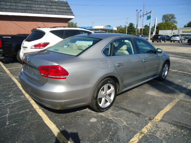 Used 2013 Volkswagen Passat TDI SE FWD image 7