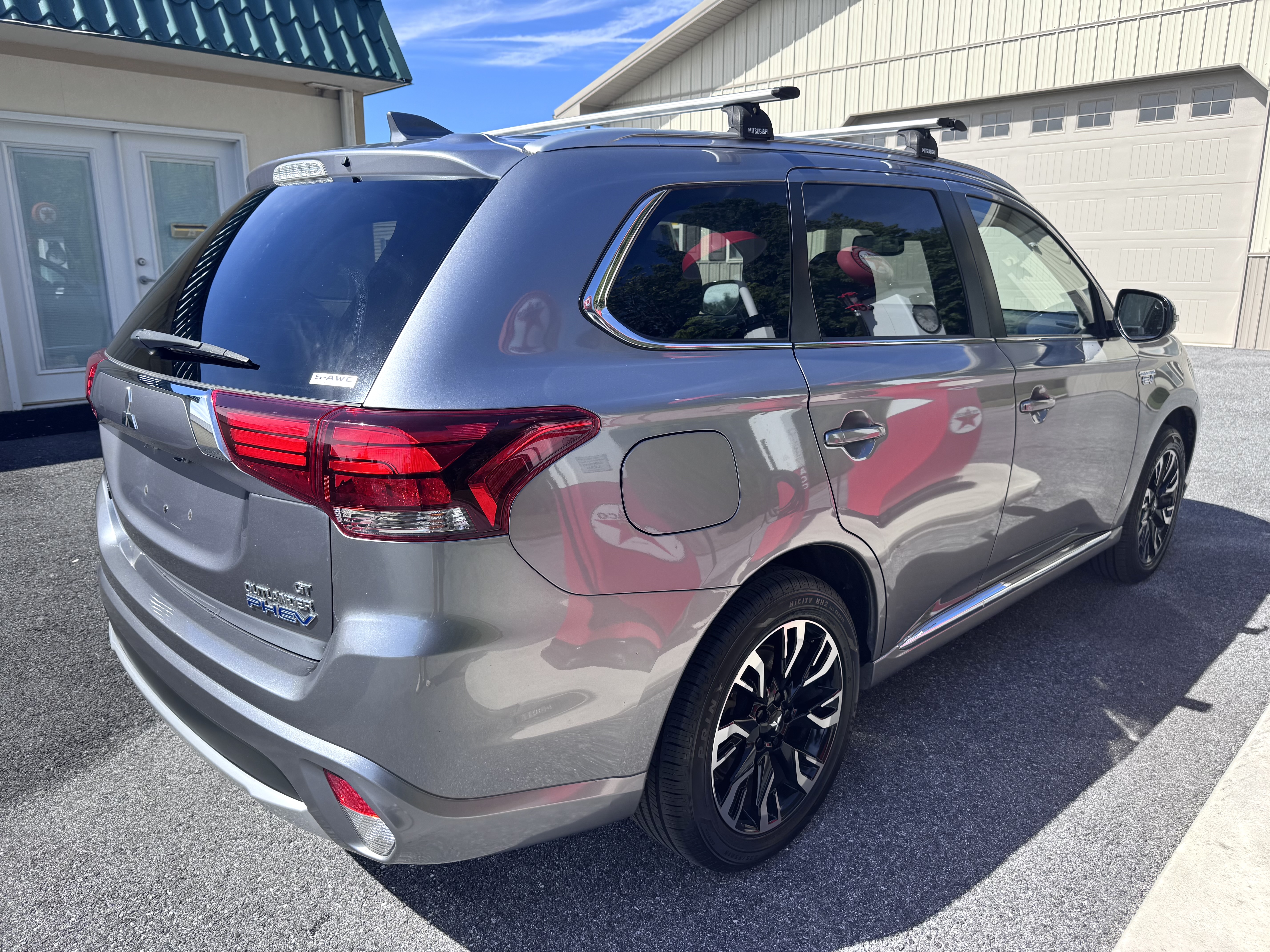 Used 2018 Mitsubishi Outlander 4WD Plug-In Hybrid image 5
