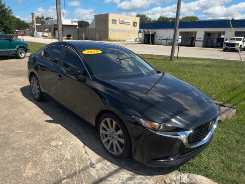 Used 2019 MAZDA MAZDA3 image 2