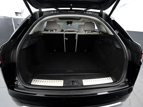 Used 2018 Land Rover Range Rover Velar R-Dynamic SE image 48