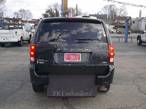 Used 2016 Dodge Grand Caravan SE image 5