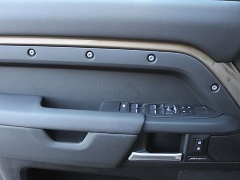 Used 2025 Land Rover Defender 110 S image 21