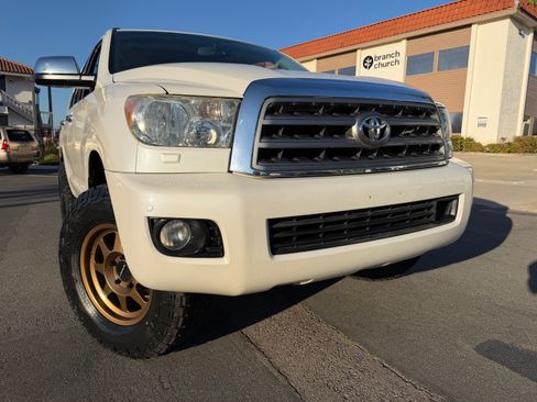 Used 2014 Toyota Sequoia Platinum image 15