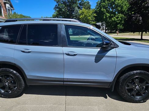Used 2025 Honda Passport AWD TrailSport image 8