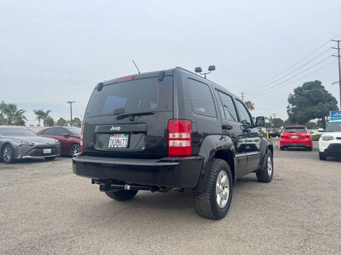 Used 2012 Jeep Liberty Sport image 7