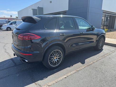 Used 2017 Porsche Cayenne AWD/4WD image 19