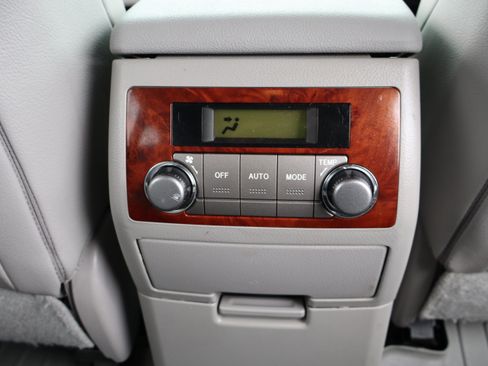 Used 2011 Toyota Highlander Limited image 18