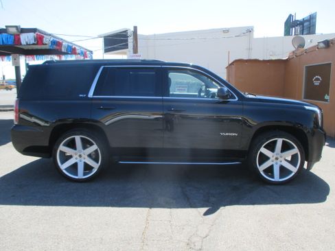Used 2020 GMC Yukon SLT Sport Utility 4D RWD image 1