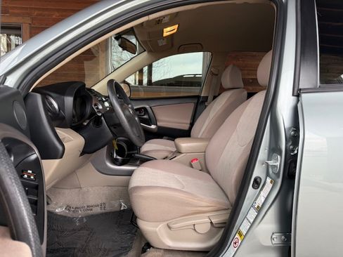 Used 2008 Toyota RAV4 image 9