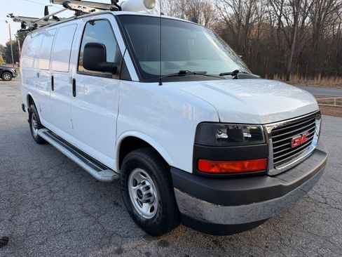 Used 2022 GMC Savana 2500 image 3